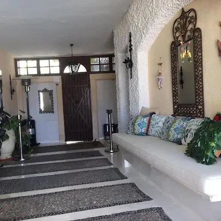 Castle81homes Yellow-sari , Sea View House Holiday home *