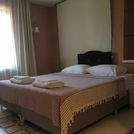 Castle81homes Yellow-sari , Sea View House *